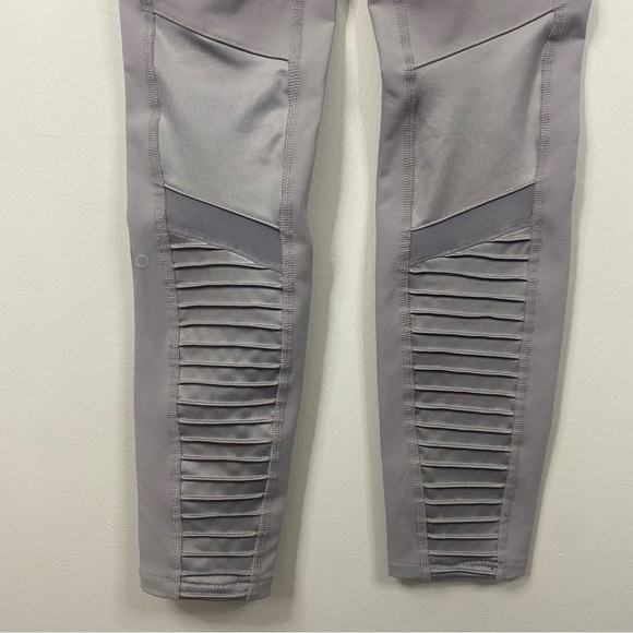 Alo Yoga High Rise Moto Leggings in Taupe Gray Size XXS - Picture 8 of 9